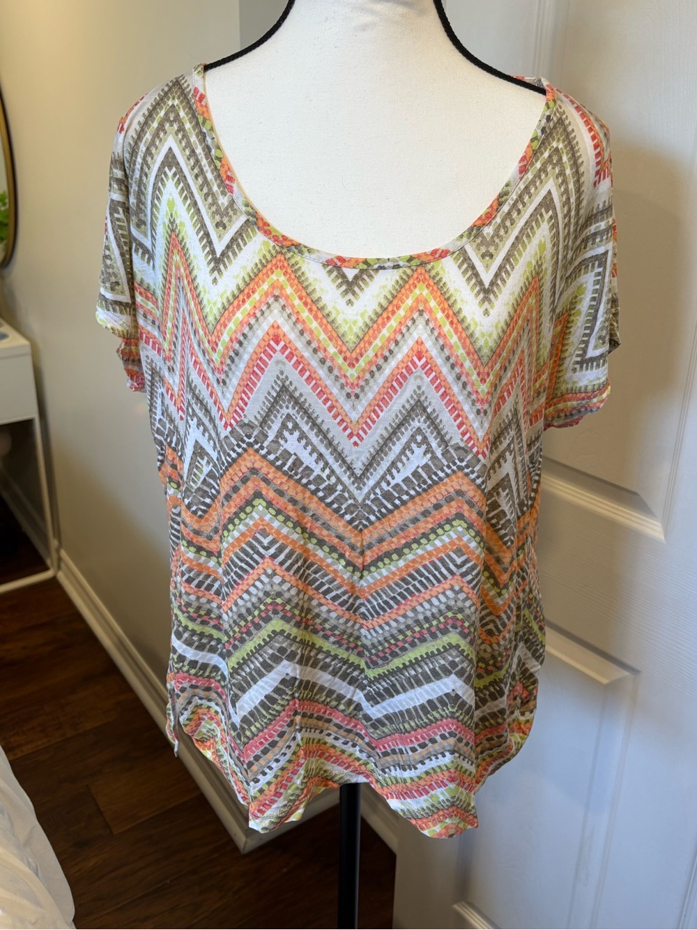 🌷Chicos Chevron Multicolour Rayon Tee Size Large 3/$30